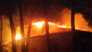 ঘরে আগুন, পুড়ে প্রাণ গেল ঘুমন্ত বৃদ্ধ নারীর