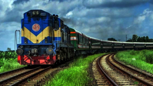 ট্রেনের টানে গিয়ে মৃত্যুর কোলে