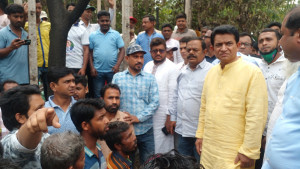 ফরিদপুরে আগুনে ক্ষতিগ্রস্ত ৫ পরিবারকে সহায়তা দিলেন এ. কে. আজাদ