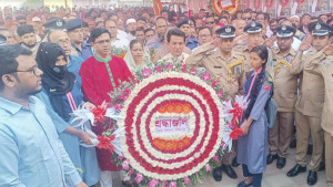 ফরিদপুরে বঙ্গবন্ধুর প্রতিকৃতিতে এ. কে. আজাদের শ্রদ্ধা