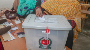 ব্যালট পেপারে ভুল প্রতীক, নির্বাচন স্থগিত