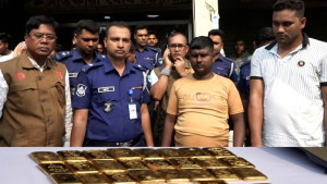 যশোরে ৪ কোটি টাকা মূল্যের স্বর্ণের বারসহ আটক ২