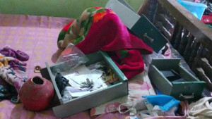 ভুঞাপুরে প্রবাসীর বাড়িতে চুরি, স্বর্ণসহ কয়েক লাখ টাকা লুটের অভিযোগ