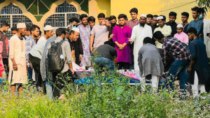বাবার কবরের পাশে সমাহিত হলেন জবি ছাত্রী অবন্তিকা