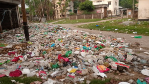 কর ও পানির বিল বকেয়া, হাসপাতালের ময়লা নিচ্ছে না পৌরসভা