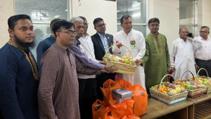 যুদ্ধাহত মুক্তিযোদ্ধা ও শহীদ পরিবারে মিষ্টি পাঠালেন প্রধানমন্ত্রী 