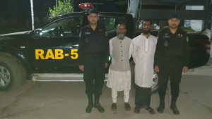 প্রাইভেটকারে লুকানো ছিল ২০ কেজি গাঁজা, গ্রেপ্তার ২
