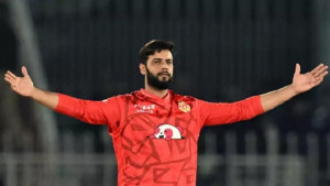 বিশ্বকাপ খেলতে অবসর ভাঙলেন ইমাদ ওয়াসিম 