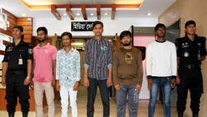 কিশোর গ্যাং লিডার আকাশসহ গ্রেপ্তার ৫
