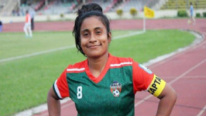 সন্তান জন্ম দিয়ে মারা গেলেন ফুটবলার