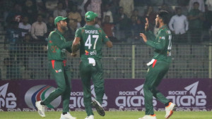 বাংলাদেশকে দুইশ’ ছাড়ানো লক্ষ্য দিল শ্রীলঙ্কা 