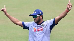 সাকিবের ফেরার দিনে ফিল্ডিংয়ে বাংলাদেশ, হাসানের অভিষেক