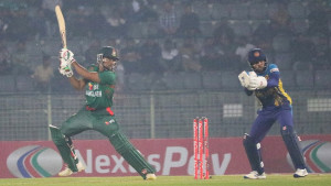 শুরুতে ৩ উইকেট হারাল বাংলাদেশ