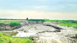 ১৭৬ কোটি টাকার শহর  রক্ষা বাঁধ বাঁচবে তো