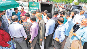 সুলভ মাছের গাড়ির দেখা পাওয়াই দুর্লভ