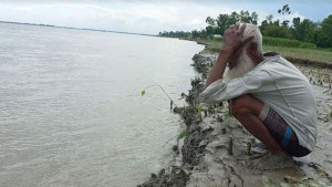 ভাগ্যবদলের আশায় ধরলাপারের মানুষ