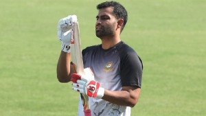 দলে ফেরার বিতর্কে বিরক্ত তামিম