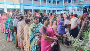 ইভিএমে নারী ভোটারদের আঙুলের ছাপে বিপত্তি