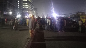 টঙ্গীতে গাড়িচাপায় পোশাক শ্রমিক নিহত, সড়ক অব‌রোধ