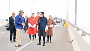 হেঁটে পদ্মা সেতুর সৌন্দর্য উপভোগ ভুটানের রাজার