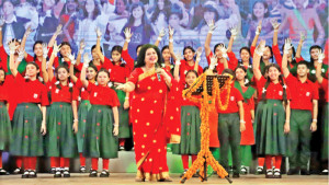 শত শিশুর সঙ্গে গাইলেন কিংবদন্তি রুনা লায়লা