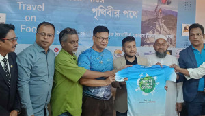 হেঁটে বিশ্ব ভ্রমণে যাচ্ছেন সাইফুল