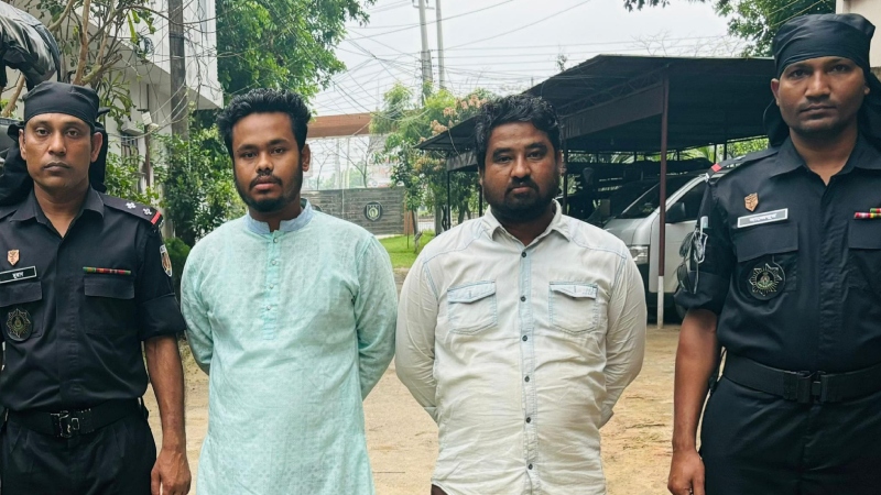 র্যাবের অভিযানে গাঁজা ও ফেনসিডিলসহ গ্রেপ্তার ৩ র্যাবের অভিযানে গাঁজা ও ফেনসিডিলসহ গ্রেপ্তার ৩