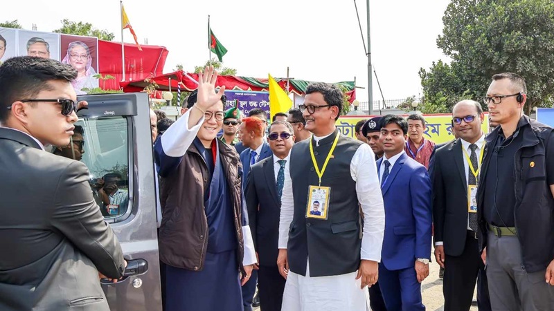 কুড়িগ্রামের খাবারে বেজায় খুশি ভুটানের রাজা কুড়িগ্রামের খাবারে বেজায় খুশি ভুটানের রাজা