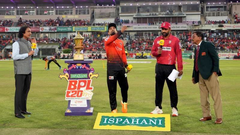 ফাইনালের মহারণে টসে জিতে বোলিংয়ে বরিশাল ফাইনালের মহারণে টসে জিতে বোলিংয়ে বরিশাল