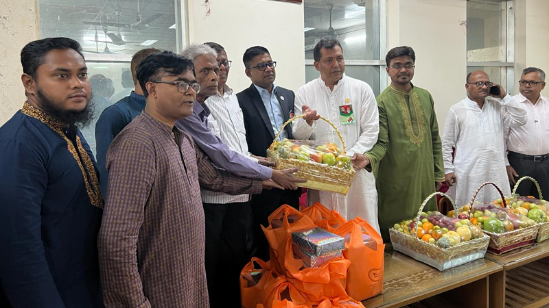 যুদ্ধাহত মুক্তিযোদ্ধা ও শহীদ পরিবারে মিষ্টি পাঠালেন প্রধানমন্ত্রী যুদ্ধাহত মুক্তিযোদ্ধা ও শহীদ পরিবারে মিষ্টি পাঠালেন প্রধানমন্ত্রী