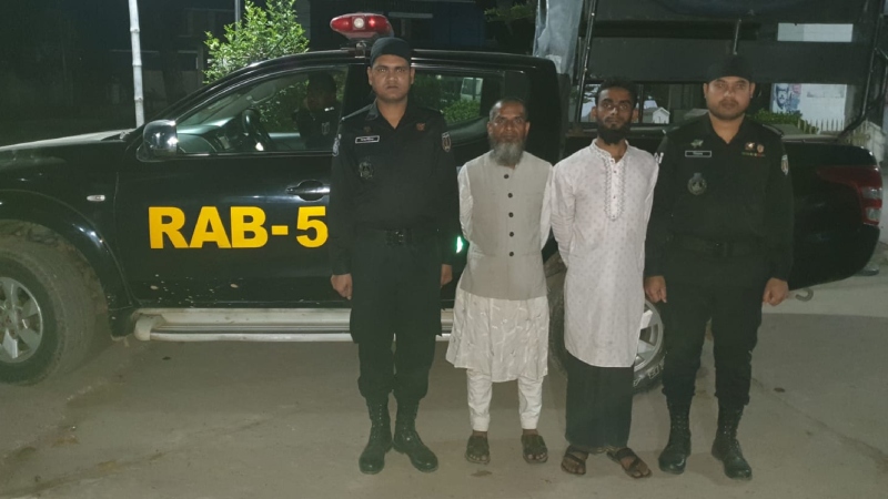 প্রাইভেটকারে লুকানো ছিল ২০ কেজি গাঁজা, গ্রেপ্তার ২ প্রাইভেটকারে লুকানো ছিল ২০ কেজি গাঁজা, গ্রেপ্তার ২