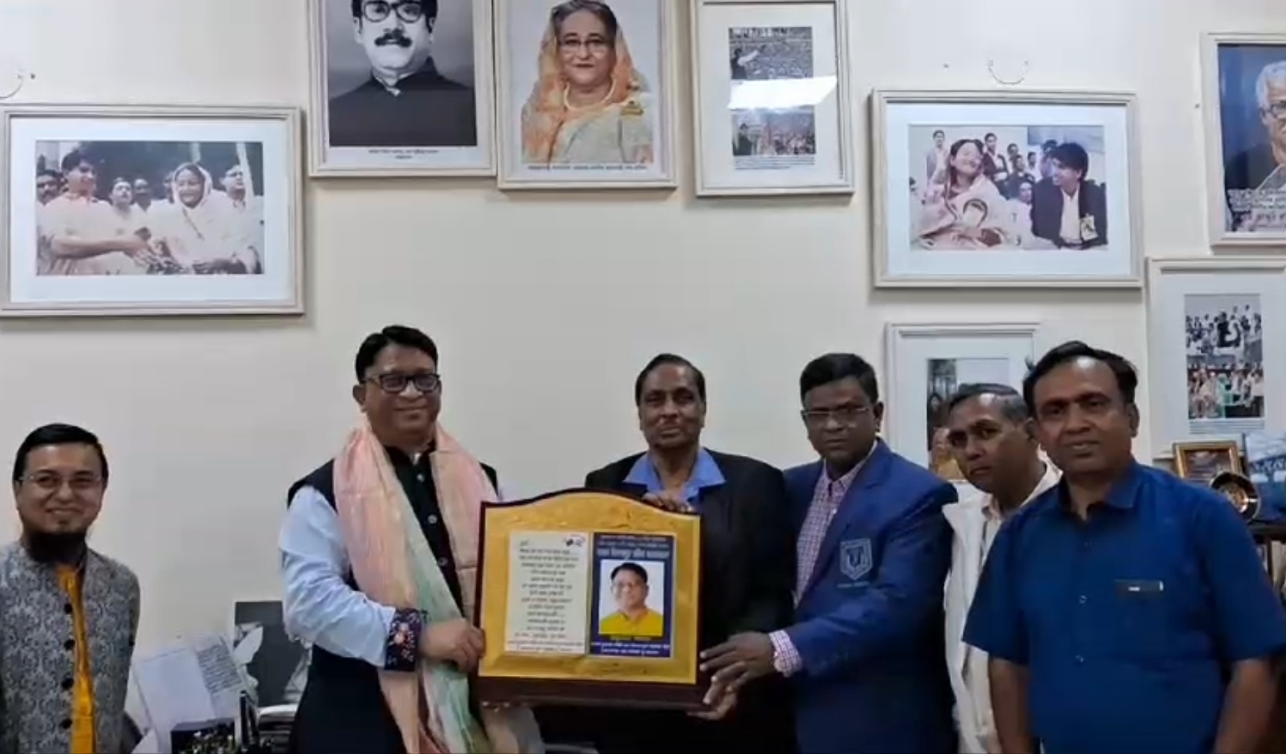 বাংলাদেশে ট্রানজিটের অপেক্ষায় ভারতের দুই রাজ্যের ব্যবসায়ীরা বাংলাদেশে ট্রানজিটের অপেক্ষায় ভারতের দুই রাজ্যের ব্যবসায়ীরা