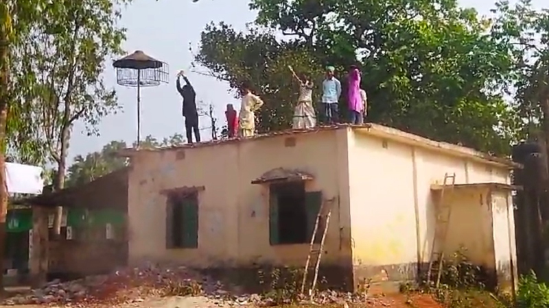 ফুলবাড়িয়ায় পূর্ব বিরোধের জেরে ভাঙা হলো শতবর্ষী জামে মসজিদ ফুলবাড়িয়ায় পূর্ব বিরোধের জেরে ভাঙা হলো শতবর্ষী জামে মসজিদ