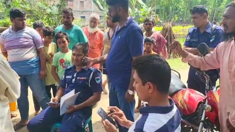 ১০ টাকা না দেওয়ায় মাদকাসক্ত ছেলের ইটের আঘাতে বাবা নিহত ১০ টাকা না দেওয়ায় মাদকাসক্ত ছেলের ইটের আঘাতে বাবা নিহত