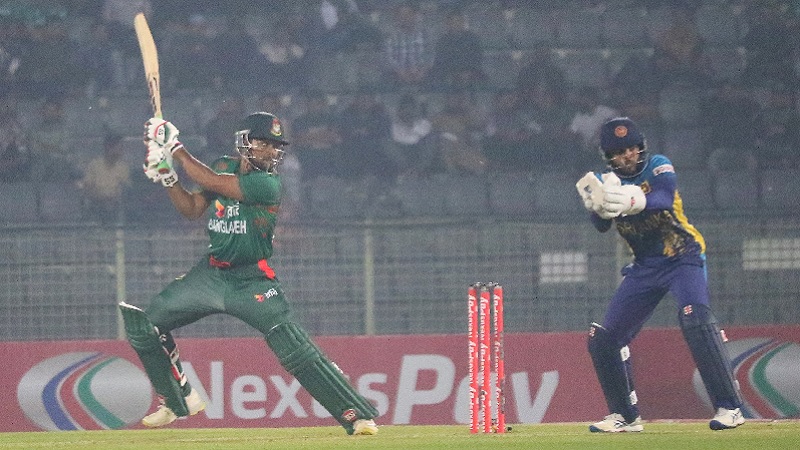 শুরুতে ৩ উইকেট হারাল বাংলাদেশ শুরুতে ৩ উইকেট হারাল বাংলাদেশ