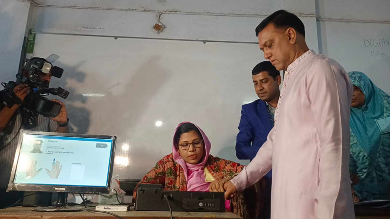 ভোটের পরিবেশ সন্তোষজনক: ইকরামুল হক টিটু ভোটের পরিবেশ সন্তোষজনক: ইকরামুল হক টিটু
