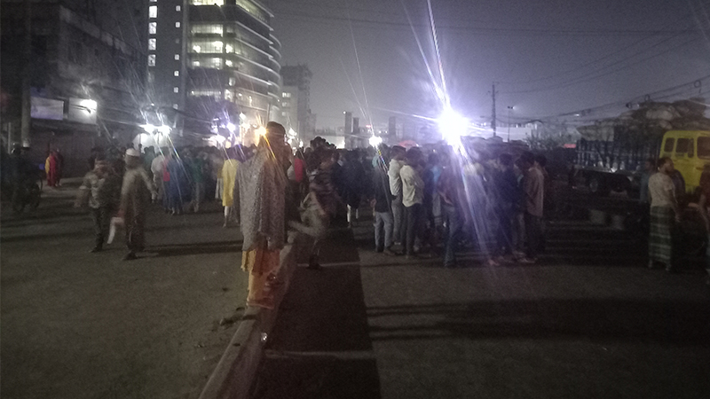 টঙ্গীতে গাড়িচাপায় পোশাক শ্রমিক নিহত, সড়ক অবরোধ টঙ্গীতে গাড়িচাপায় পোশাক শ্রমিক নিহত, সড়ক অবরোধ
