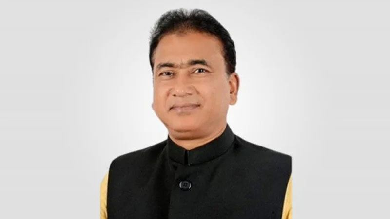 এমপি আজীমকে আগেও দুবার খুনের পরিকল্পনা হয়: ডিবি এমপি আজীমকে আগেও দুবার খুনের পরিকল্পনা হয়: ডিবি