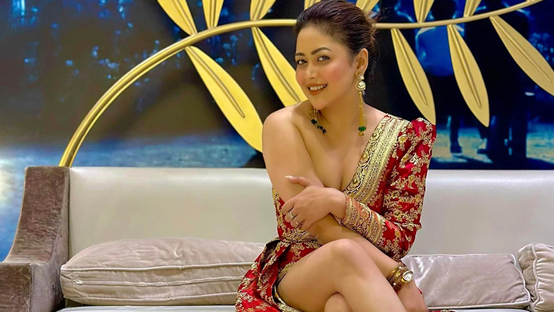 পাঁচ ডিজাইনের পোশাকে কানে ভাবনার এই ছবিগুলো দেখে চমকে যাবেন পাঁচ ডিজাইনের পোশাকে কানে ভাবনার এই ছবিগুলো দেখে চমকে যাবেন