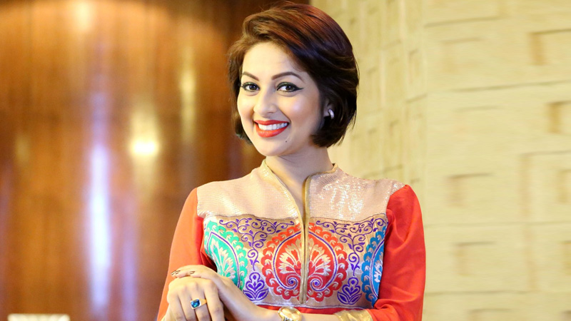 দেশে ফিরে মোনালিসা বললেন, আমি সত্যিই ভাগ্যবতী দেশে ফিরে মোনালিসা বললেন, আমি সত্যিই ভাগ্যবতী