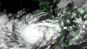 ঘূর্ণিঝড় রিমাল উপকূল অতিক্রম করেছে