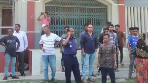 বেলকুচিতে পৌর মেয়রকে পেটালেন এমপির এপিএস ও তাঁর দলবল