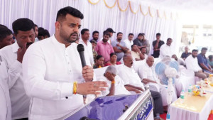 আলোচনার তুঙ্গে ফ্ল্যাশ ড্রাইভ, যৌন নির্যাতনের ভিডিও ও নিখোঁজ এমপি