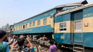 কমলাপুর থেকে ট্রেন ছাড়ছে ৪-৫ ঘণ্টা দেরিতে