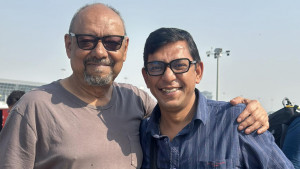 বিমানবন্দরে প্রথমরাব দেখা, চঞ্চলকে জড়িয়ে ধরলেন অঞ্জন দত্ত