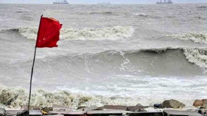 নিম্নচাপ থেকে ঘূর্ণিঝড় সৃষ্টি, মোংলা ও পায়রায় ৭ নম্বর বিপদ সংকেত