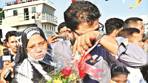 ‘মনে হচ্ছে, এখনও কেউ তাক করে আছে অস্ত্র’ 