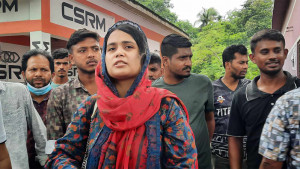 ‘মাংসের টুকরো’ বাবার প্রমাণ চান আজীম কন্যা