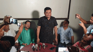 এমপি নিক্সনের বিরুদ্ধে ‘হত্যার’ হুমকির অভিযোগ এনে কাঁদলেন চেয়ারম্যান প্রার্থী