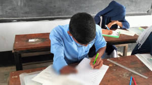 বাম হাতে লিখে জিপিএ-৫ পাওয়া হুজাইফা ম্যাজিস্ট্রেট হতে চায়
